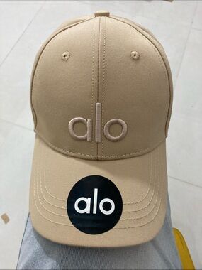 ALO Yoga Men's Beige Embroidered Logo Baseball Cap